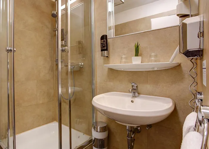 Sure By Western Ambassador 3*