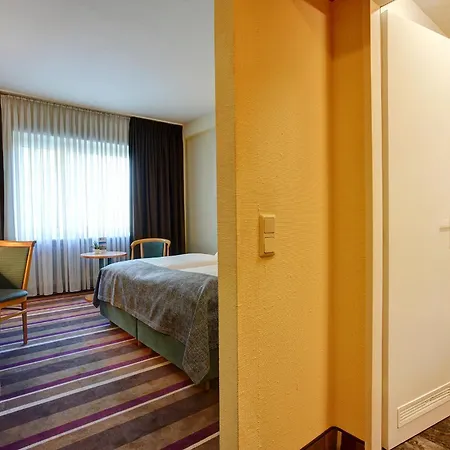 Sure By Western Ambassador デュッセルドルフ