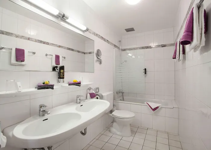 فندق Sure By Western Ambassador