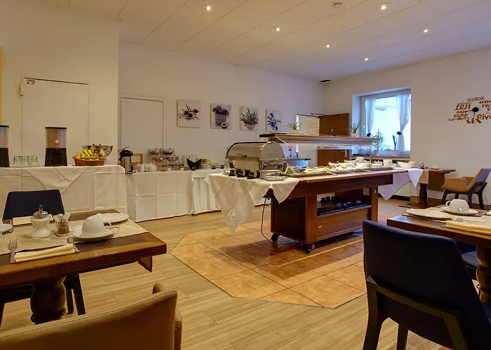 Sure By Western Ambassador دوسلدورف