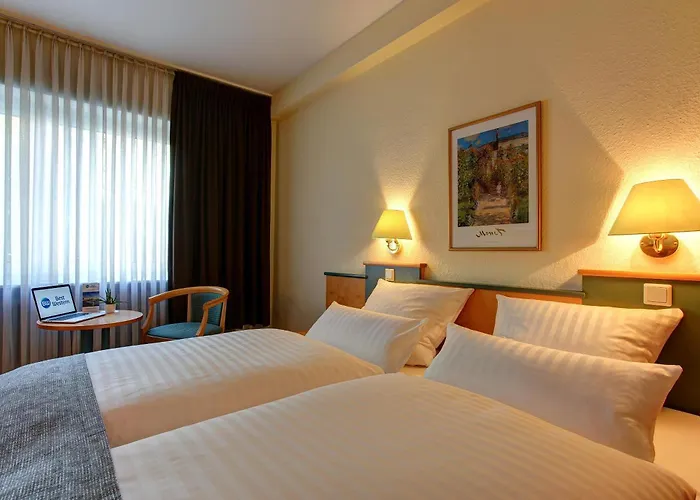 Sure By Western Ambassador 3*