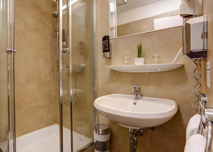 Sure By Western Ambassador 3*